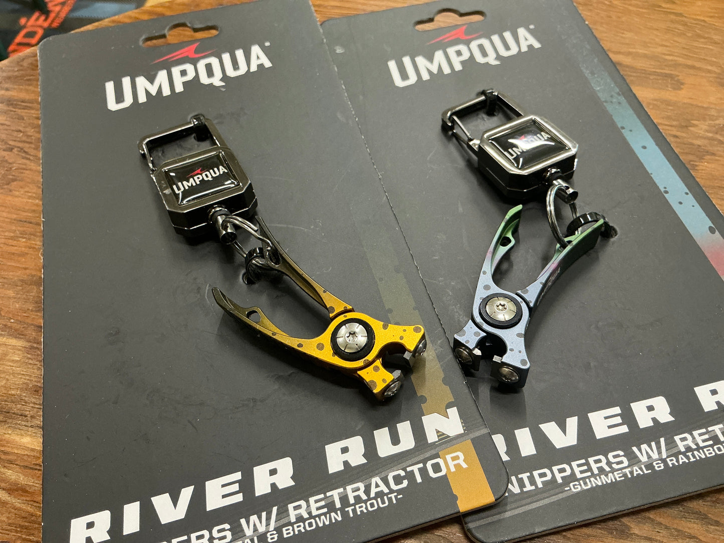 Umpqua River Run Nippers with Retractor